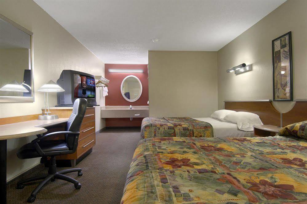 Super 8 By Wyndham Findlay Hotel Exterior foto